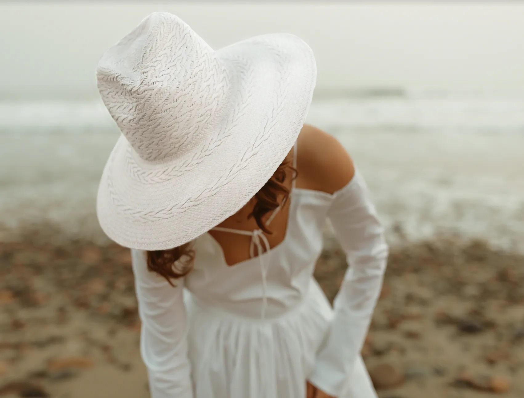 Freya - Redwood in White