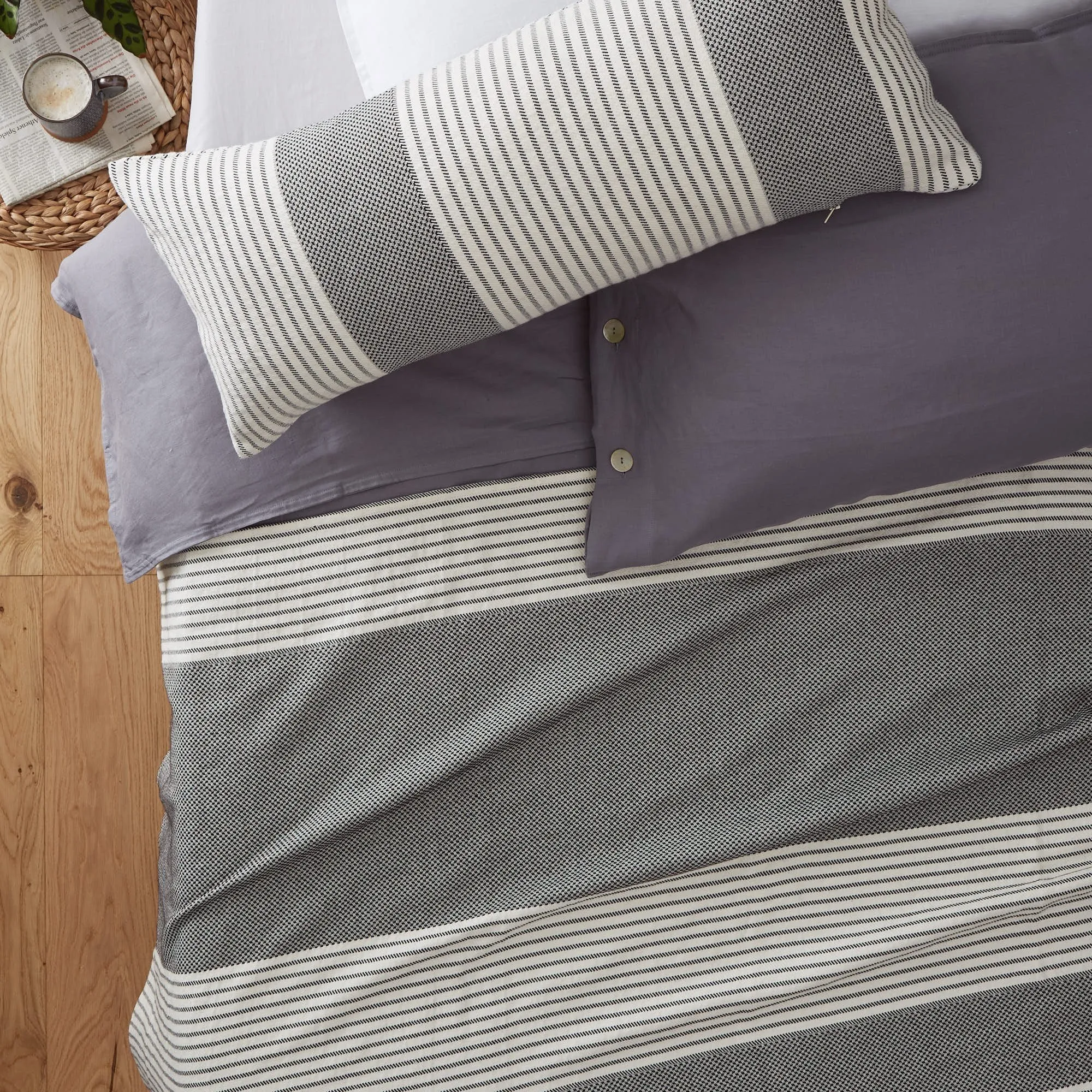 Kadan european linen Quilt [Black/Cream]