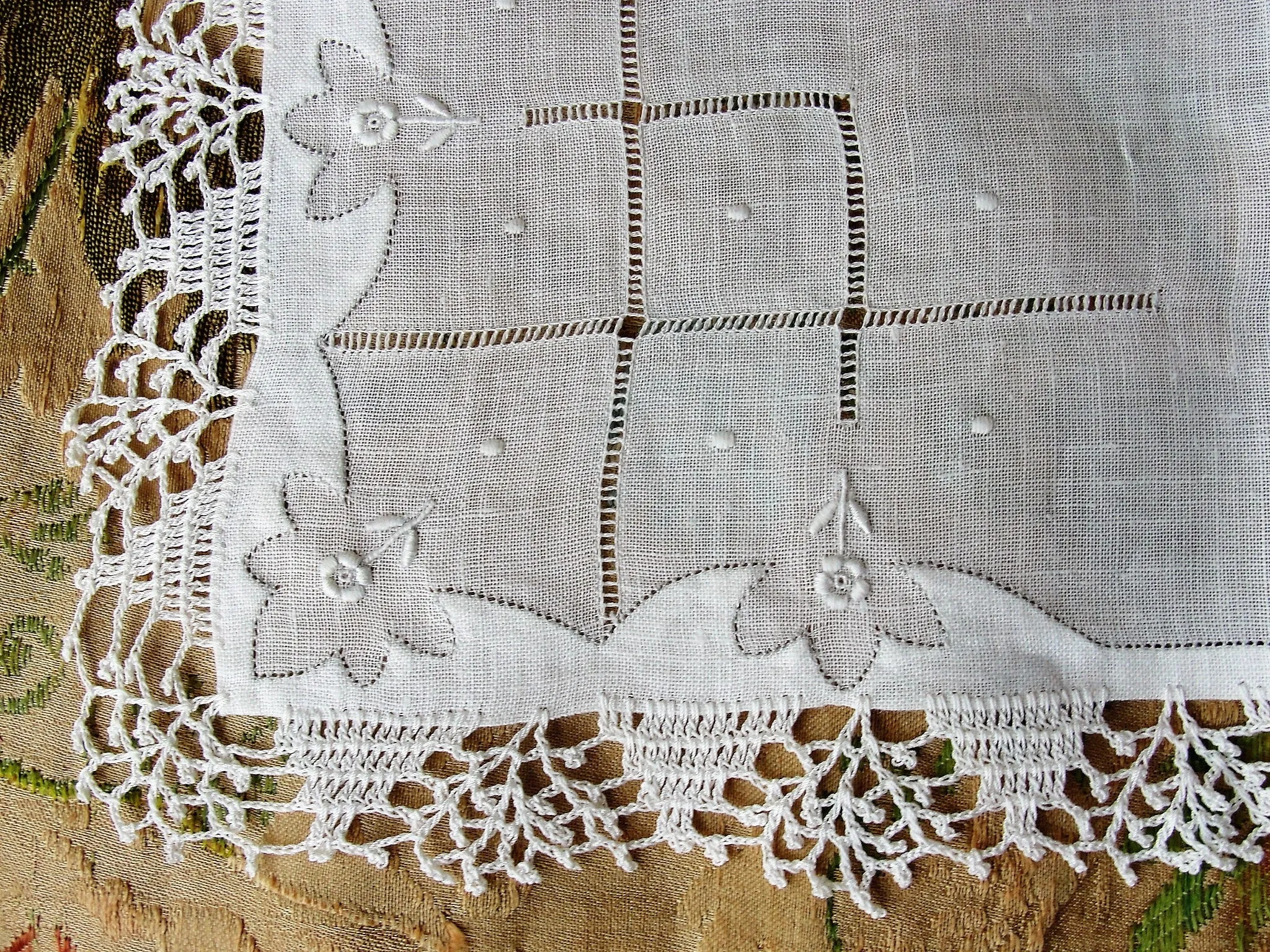 Vintage BRIDAL WEDDING Handkerchief, Applique and WIDE Hand Crochet Lace Hankie,Bridal Hanky,White Work Embroidery,Collectible Hankies